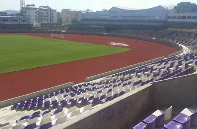 Обновяването на лекоатлетическата писта на стадион „Ивайло“ е към финал