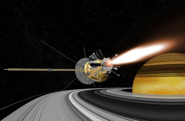 НАСА показа луните на Сатурн - Мимас и Диона