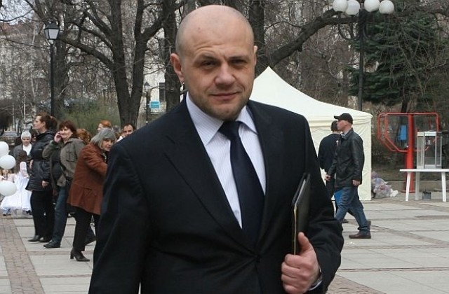 Вицепремиерът Томислав Дончев ще упражнява правата на държавата в НДК