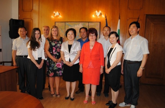 Търновски и китайски червенокръстци подписаха договор за сътрудничество