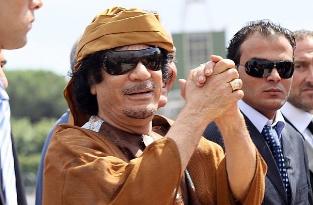 В Либия за пръв път отдадоха почит към Муамар Кадафи