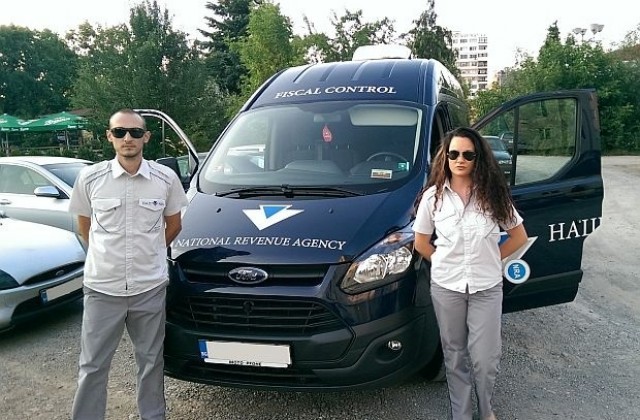 Нови униформи за инспекторите на НАП