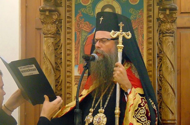 Пловдивският митрополит Николай обещава да се захване с политика