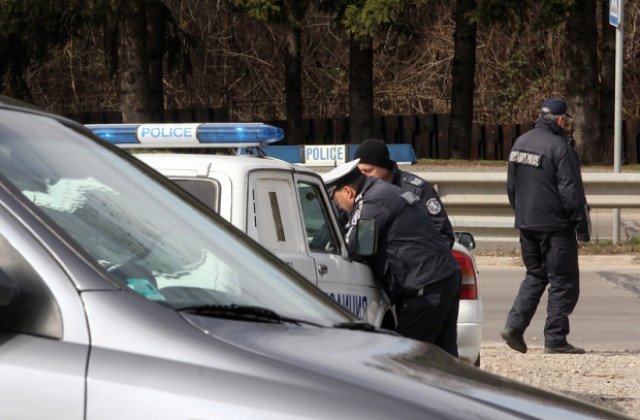 Спецавтомобил на полицията удари кола в столицата