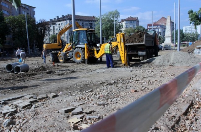 Пускат трамваите по Руски паметник