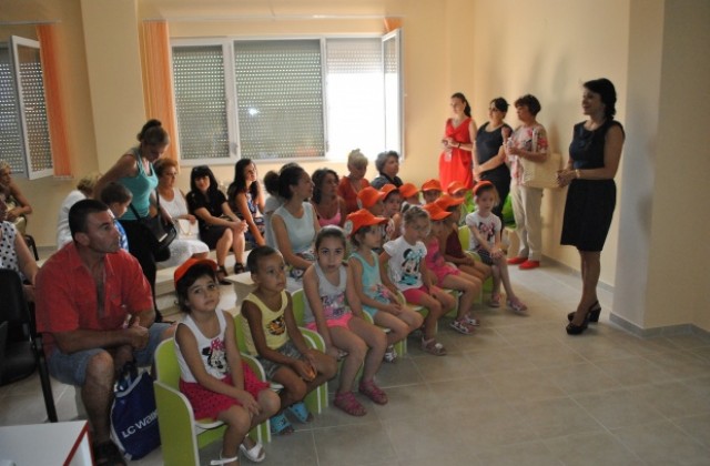 Десетки родители и децапосетиха Здравно-информационния център