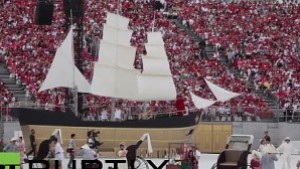 Вижте парад за 15 млн долара в Сингапур ВИДЕО