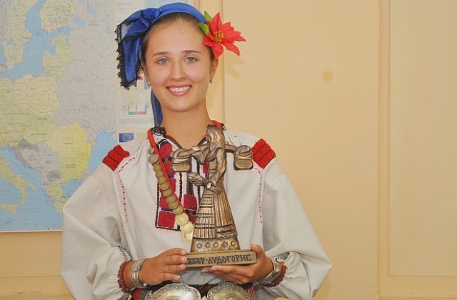 16-годишна е най-гиздавата мома на сватбата за Гинес край Разград
