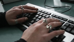 Онлайн търговията скочи със 17 за година