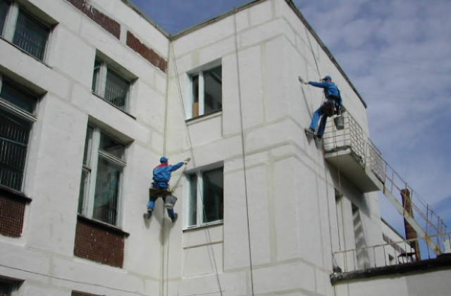 Общината чака парите за ремонта на Математическата до края на август