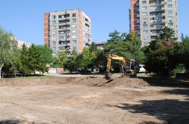 Нова детска площадка изграждат в парк Никола Габровски във В. Търново