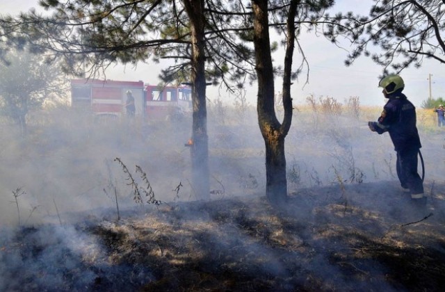 Остава горещо, предупреждават за висок риск от пожари