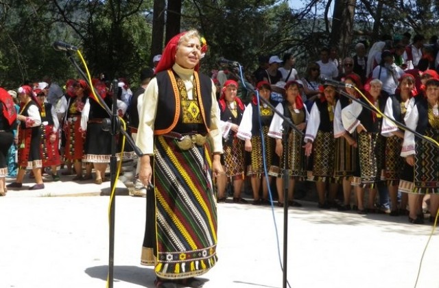 С два плакета и три грамоти се завърнаха боляровските самодейци от Копривщица