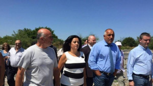 Борисов и министрите не са пили от свещената вода в