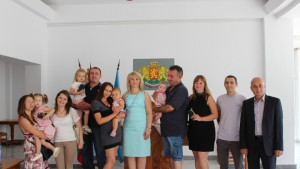 Кметът на Стражица поздрави семейства сключили брак по време на