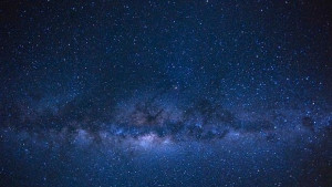 Наймалката черна дупка се крие в център на галактиката RGG