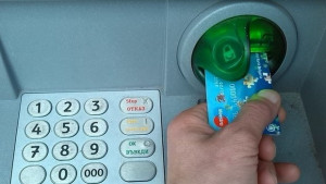 Откраднали й картата и теглили седем пъти