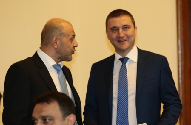 Горанов се похвали с близо 900 млн. лв. бюджетен излишък по КФП