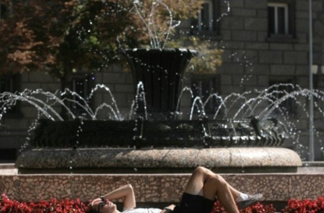 Слънчево време, след обяд - горещо