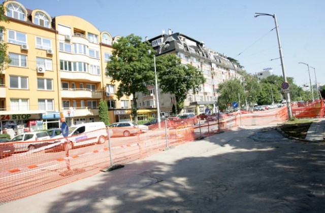 Близо 3 600 000 кв. м тротоари в София плачат за ремонт