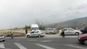 Изтеглянето на аварирал ТИР затруднява движението през Хаинбоаз