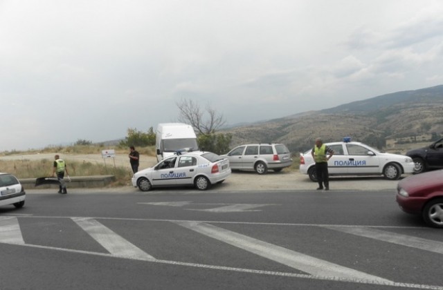 Изтеглянето на аварирал ТИР затруднява движението през Хаинбоаз