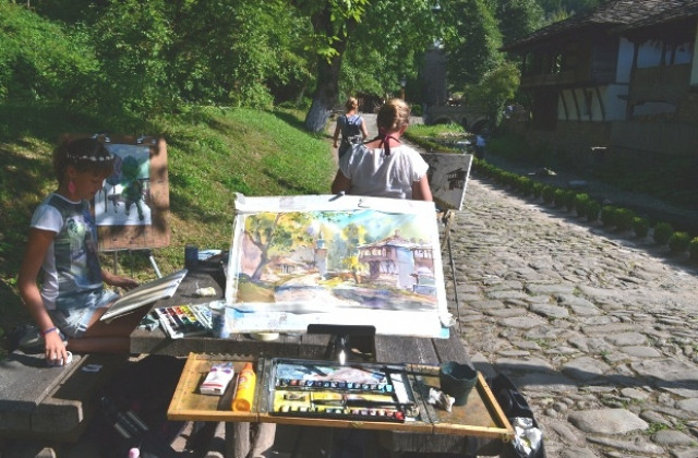 В АЕК „Етър” се провежда международен пленер „Таланти на 21 век”