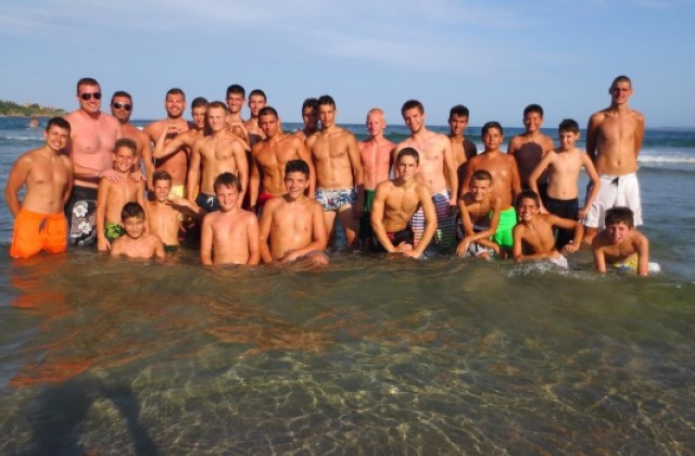 Баскетболистите от школата на Берое с подготвителен лагер на морето