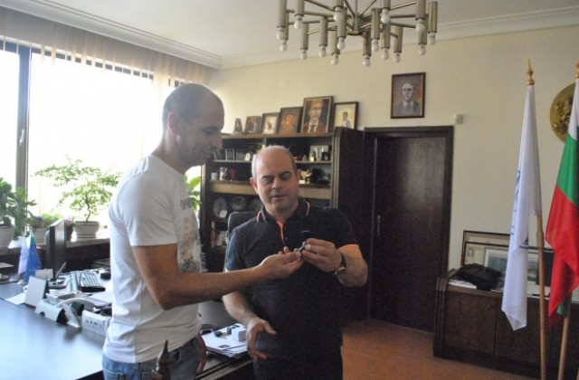 Кметът  се срещна с шампионите по бадминтон за ветерани от клуб „Приста