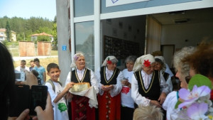Приеми ме на село Джуниър продължава в село Поповци