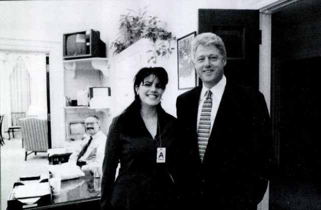 17 август: Бил Клинтън признава за сексавантюрата си с Моника Люински