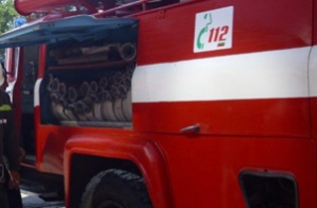 Огнеборците гасиха пожар във Ведрина