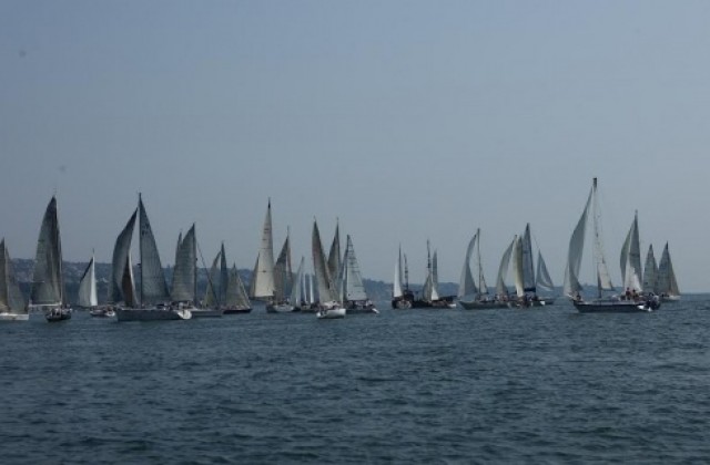 Стартира регата Кор Кароли