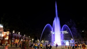 Нов фонтан изстрелва воден стълб до 41 м в центъра