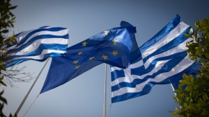 Еврогрупата умува за отпускане на 23 млрд евро за Гърция