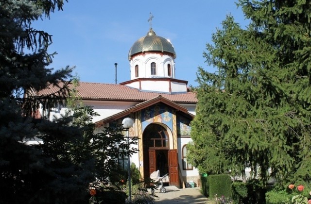 В Димитровград благотворително За Голяма Богородица приготви и дари