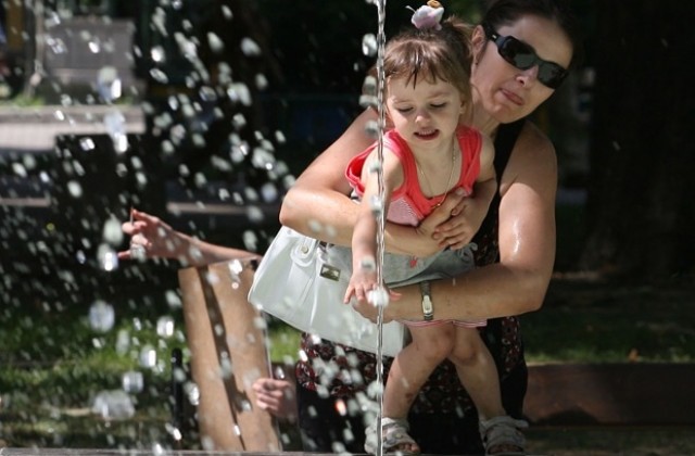 Жегите продължават, отново предупреждават за горещини