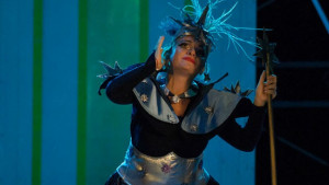 Хеви метъл Царица на нощта зарибява малчуганите за Моцарт и