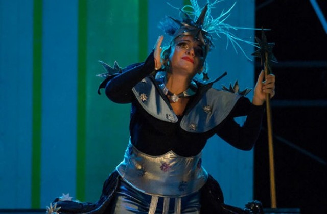 Хеви метъл Царица на нощта „зарибява” малчуганите за Моцарт и класиката