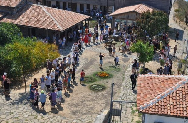 Стотици празнуваха на острова