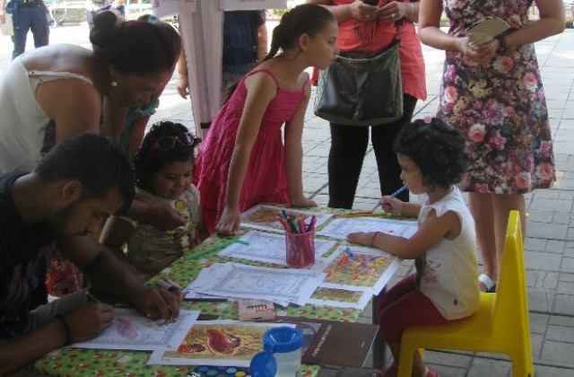 Деца оцветяваха и рисуваха първите си икони в парк „Свети Никола”