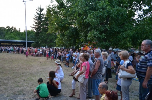 Стотици празнуваха в Арбанаси на Голяма Богородица