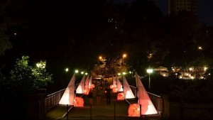 Мост на светлината грее над река Янтра във В Търново