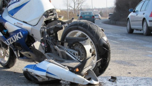 Моторист си счупи краката на мотосъбора във Видин