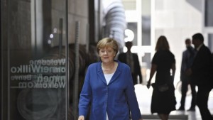 Меркел Не е сигурно че найновият спасителен план за Гърция