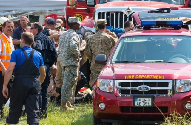 След инцидент при въздушно шоу загина парашутист от армията на САЩ