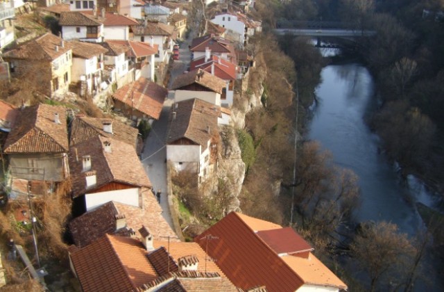 Изграждат паркинг на ул. Крайбрежна и обществена тоалетна на Самоводската чаршия