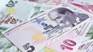 Турската лира с рекордно ниски стойности спрямо долара
