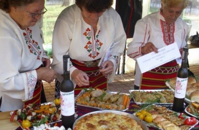 Повече от 100 кулинарни вкусотии представиха на фестивала в Асеново