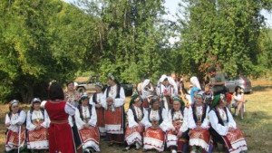 500 самодейци участваха в събора На Белица на хорото